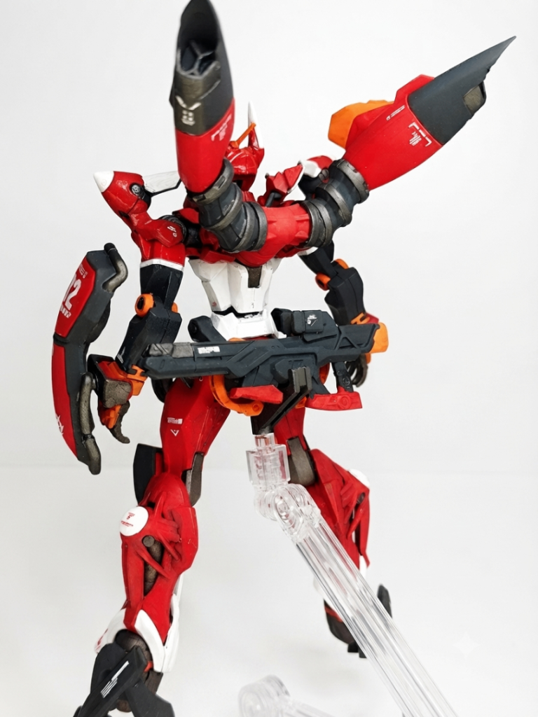 赤…モンザレッド橙…オレンジ黒…ジャーマングレー灰…スターブライトアイアンデカールは以前製作した初号機（）になるべく合わせて、ジオンロゴなど一部に変化をつけてます。