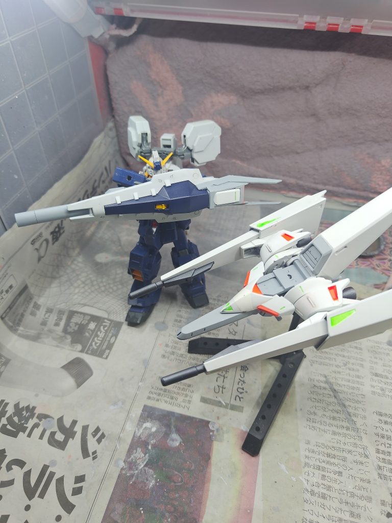 シールドブースターとの分離は可能です。砲身が延伸する予定だったのですが、ヤスって入れたのですが出てこなくなりますた(zaku-kao9)