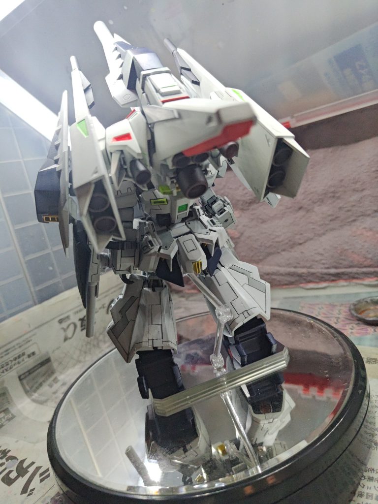 台座をしてても後方に倒れきます。バーニアは少しオレンジをまぶした程度