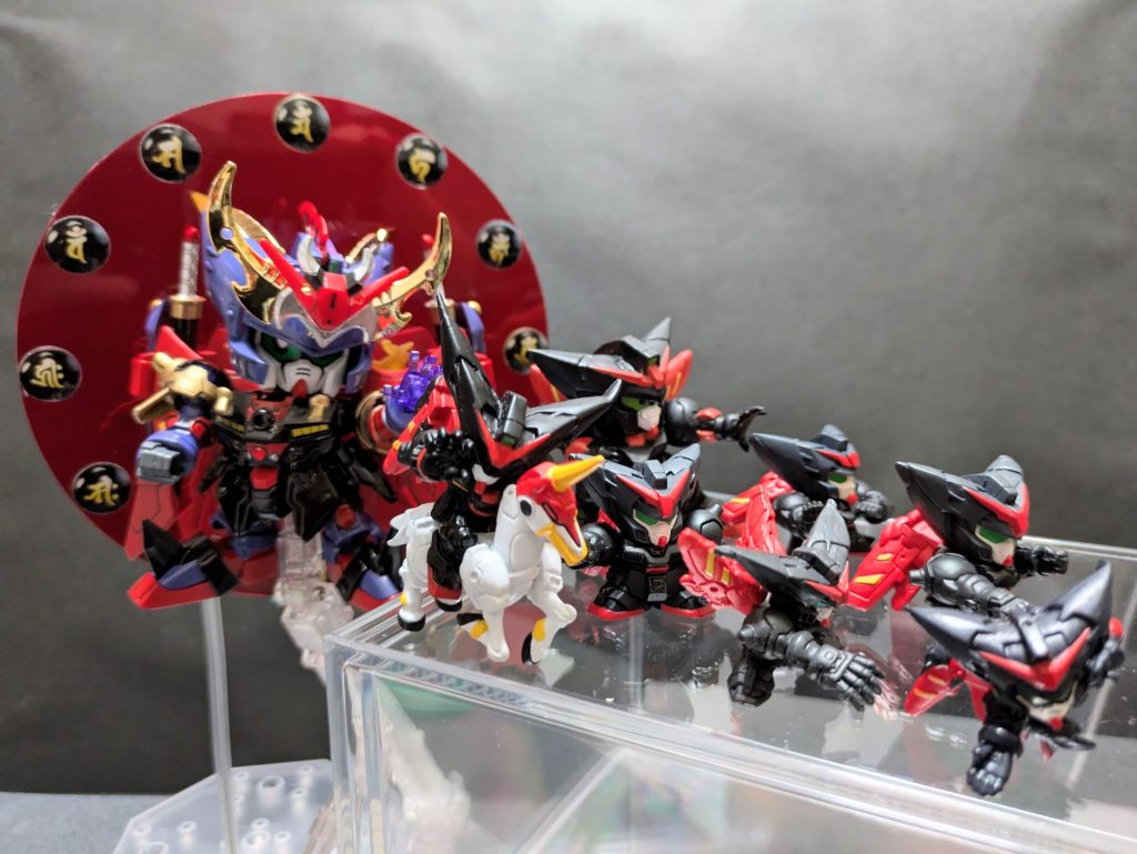 メルカリとヤフオクで集めまくった７体のちびマスターたち。サイズもフォルムもさまざまで地味に楽しかったです。譲ってくださった方、もしご覧になっていたら感謝申し上げます。実は同じのが２体います(笑)　なぜか馬に乗ってるのもいますね(笑)