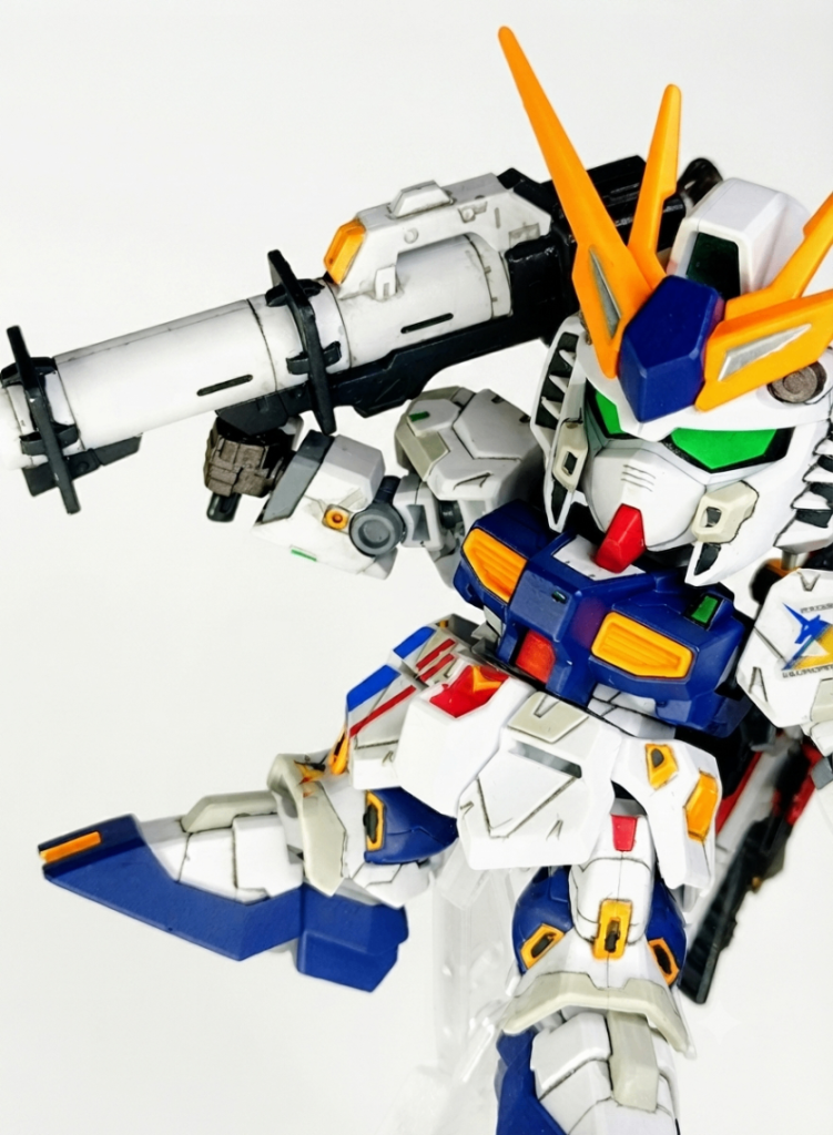もともとνガンダムのキットなので装備も充実してます。フィンファンネルは集中力が限界だったため組み立ててません。何かで使うか、時間を置いてから装備させますか（笑）