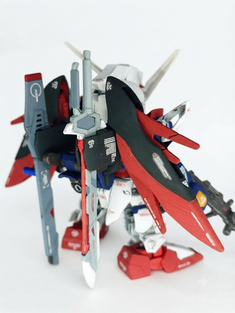 白…オフホワイト青…ティターンズブルー赤…あずき色黒…ジャーマングレーその他グレー2色と焼鉄色で塗り分け。スミ入れはブラック、センサーパーツはシールの上にラピテープを貼ってます。フレームパーツ部はメタリックレッドの上から蛍光ピンクを重ね塗りしてます。