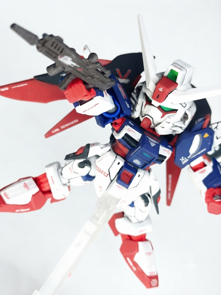 お約束のペラペラビームライフル。さらに、このキットはシールドとエフェクトパーツが付いてなかった…パルマフィオキーナ欲しかった…