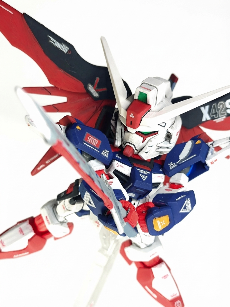 アロンダイトは展開状態＆ビーム刃付きで付属はしてます。マウント時の違和感は凄いけど構えさせるとこのカッコよさ。