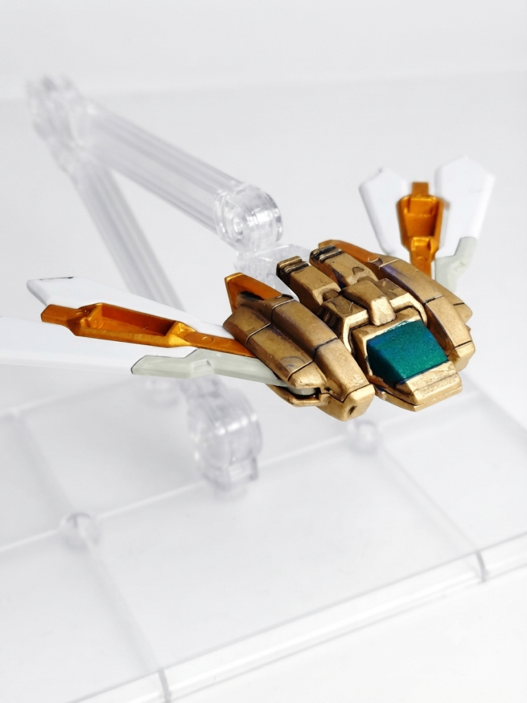 コアランダー本体に合わせて配色。コックピット部はメタリックグリーンで塗装しましたが、どうせ合体して隠れてしまうのでさらっと塗りました。