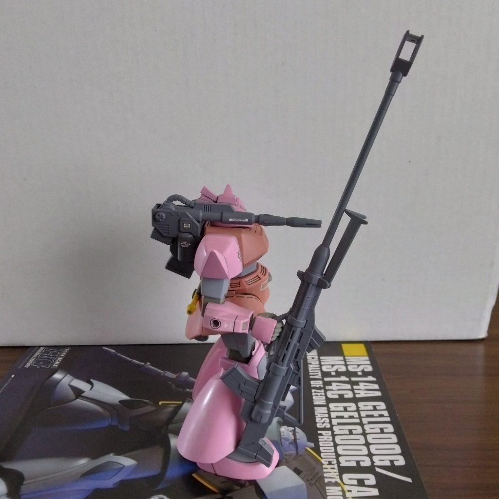 右側対艦ライフルはヅダのキットから流用しました。経年でバイポッドやフォアグリップがプラプラだったため接着して固定しています😅