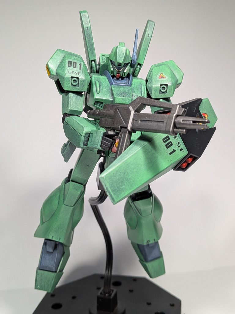 ジェガンの機体色は独特で難しいですね。いろいろ試した結果この色になりましたが、思ったものとは違いました。笑