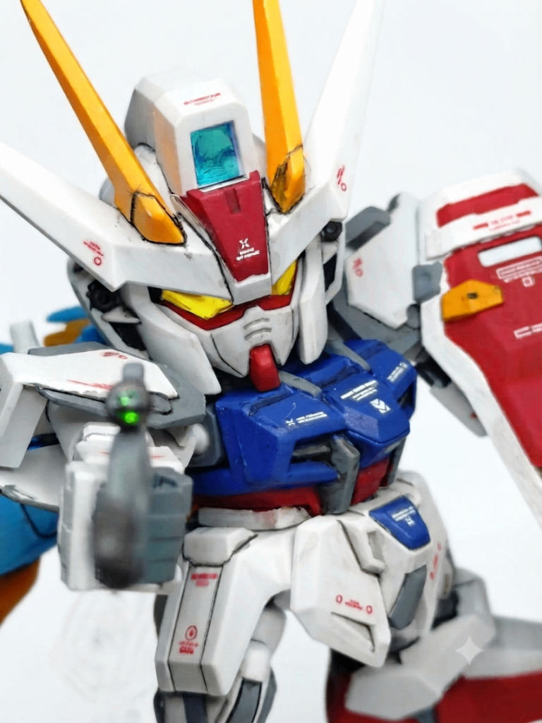 SD特有のペラッペラのビームライフル…グレーとガンメタルで塗り分け、センサー部分にラピテープ＆レジン。謎のピンは切り飛ばしました。