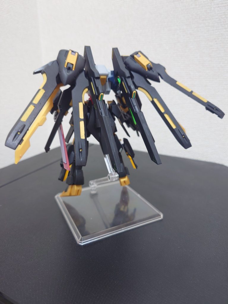 背中部分。シュバツテッゼの武装と、ツインサテライトキャノンをマウント。※わたしの改造においてツインサテライトキャノンはほぼ毎回登場してる。。ｗ