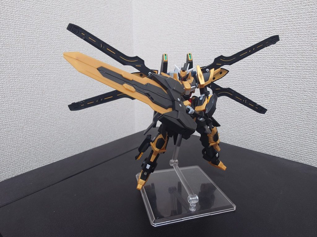 もちろんフリューゲルシュヴェルトも。フリューゲルシュヴェルトとシュバツテッゼの武装、片手持ちだと、ハンドパーツ（手の甲）がポロポロ落ちる。。ｗ