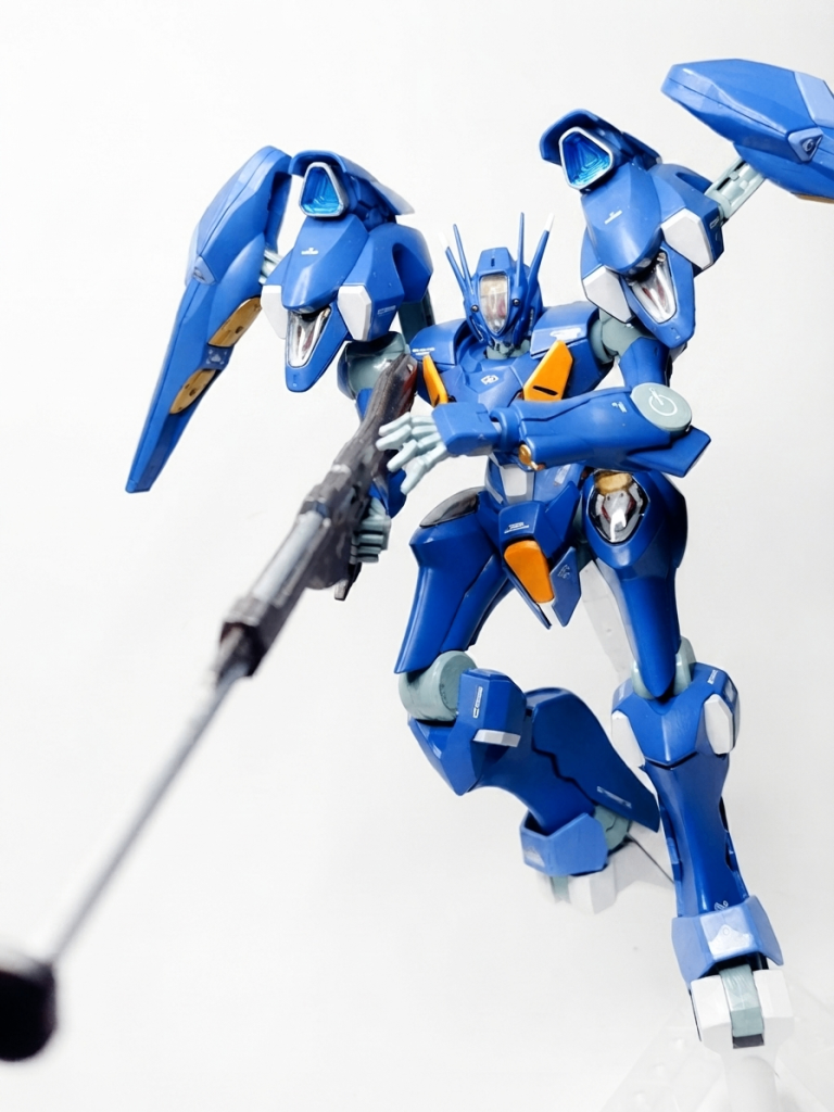 ビームアルケビュース全体をガンメタル、バレル部分をシルバーにしてます。丸モールドはゴールドでアクセントに。エネルギーパックぽいところはラピーテープを貼ってます。