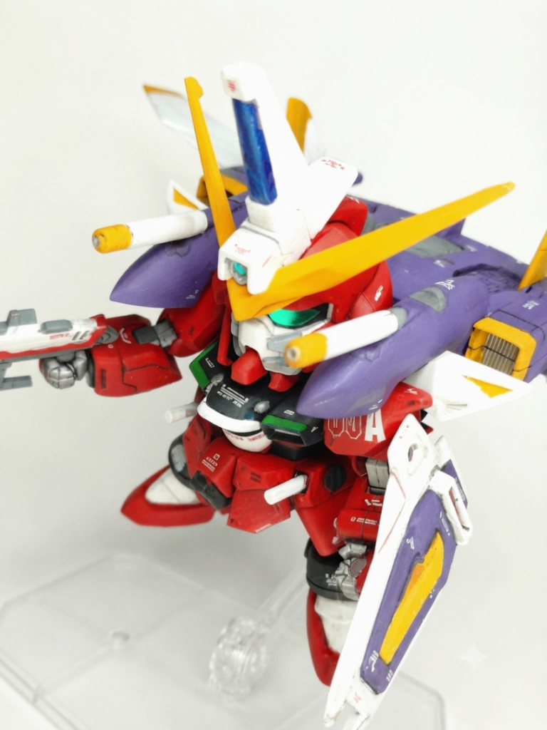 ファトゥム00は全面にマウントできフルバースト再現できますが完全に自立しなくなります。