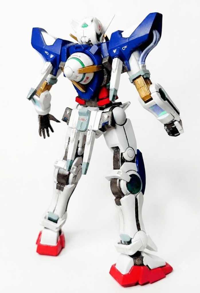 背面（武装なし）GNドライブはホルダー部分をグレーからゴールドに変えることで全体のバランスを撮りました。