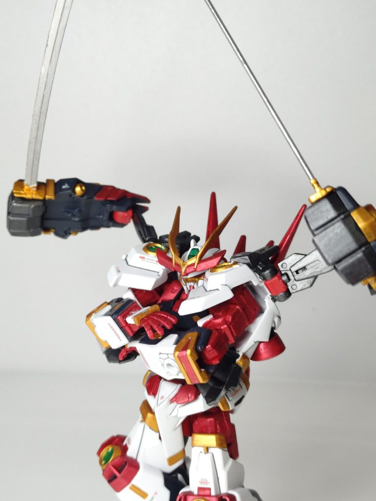 隠し腕黒一色だった手甲部分を本体色に合わせて追加塗装。肩アーマーより腕っぽさが増してしまったのでもはや隠れてない感じに仕上がりました…赤いポリキャップが悪目立ちするので差し替えるかすれば良かったとやや反省。鬼の面塗装をサボったので割愛（笑）