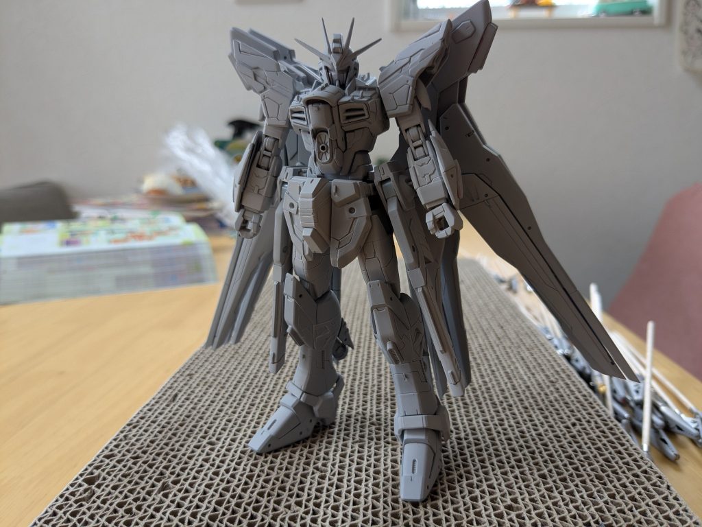 今回初めてサフを使いました。サフ状態はカッコいいですね。