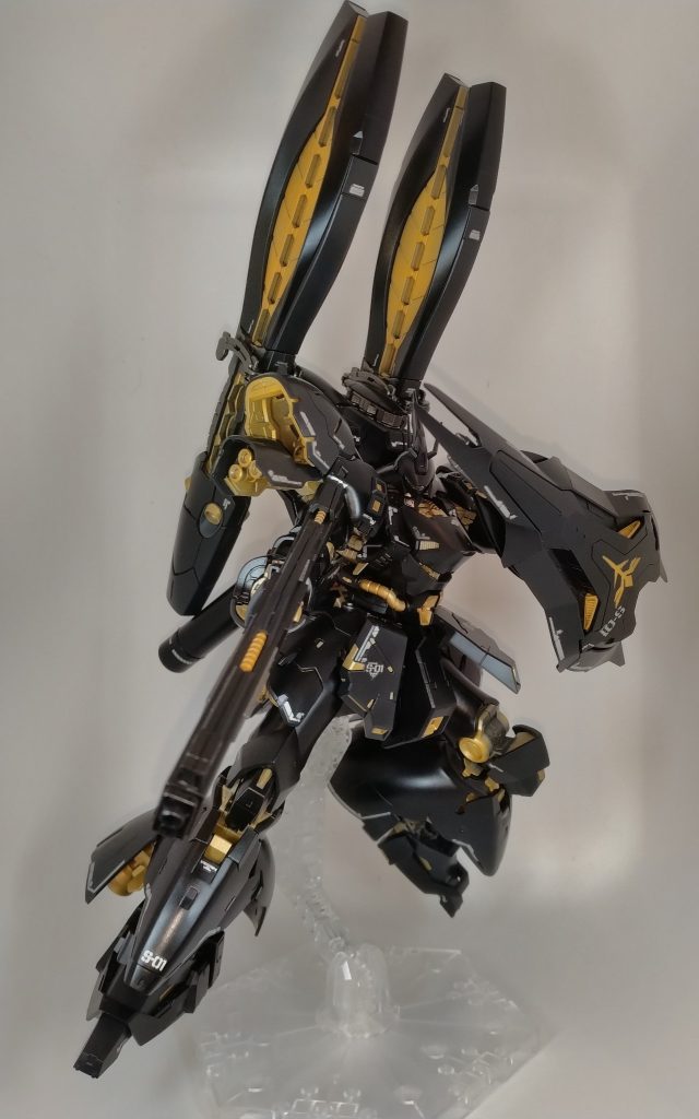 ちょっとビルド感ありますが、これはこれでカッコいい！RGサザビーは2回目なので仮組みはマンネリでしたが、組み立てて満足です。