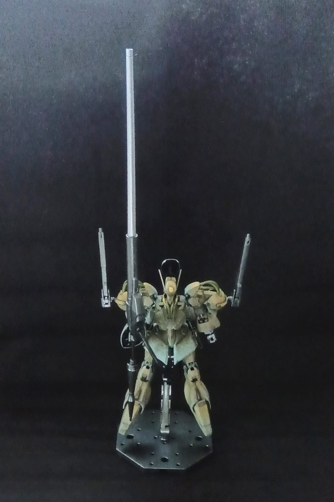 本体よりデカい。バスターランチャーは1/35の戦車の主砲と壊れたシャーペンにシュヴァルベ・グレイズ用のランスをぶっ刺しています。&nbsp;&nbsp;
