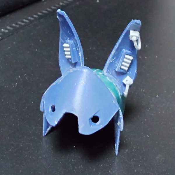 ウサミミフードにディテールアップパーツを使って装飾を追加してみました！ピアスっぽい感じで作成しています！脚はプラ板貼り付けとパーツ切り貼りでブーツような感じにしてみました！サムネには映ってないのでスライドして全体像でご覧いただければと思います！フードパーツはビフォーアフターを載せてます〜！（4枚目）