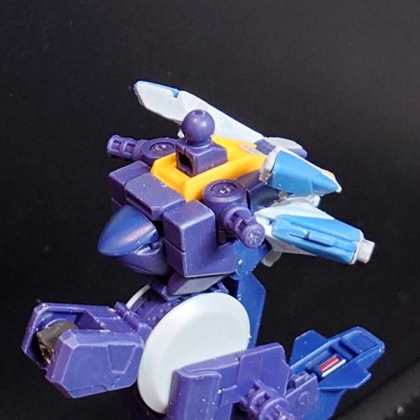 いよいよ胴体の改造に着手しました！ウーンドウォートに着せるような感じで、ウサミミフードとのドッキングや腕部、脚部とのデザインの親和性を考えて前掛けのような形のアーマーを作成していますパーツ分けもなかなか上手くいきましたね！(写真有り)胴体にカットソー入れるのはかなり緊張しました💦これで残る未改造箇所は頭とフロントアーマーですねその後はバックパックを再度改修して、武器の作成に取り掛かろうと思います！今現在のウサミミウーンドウォートの全身像写真も置いてますので是非ご覧ください〜！本日の進捗でした！（2枚目）