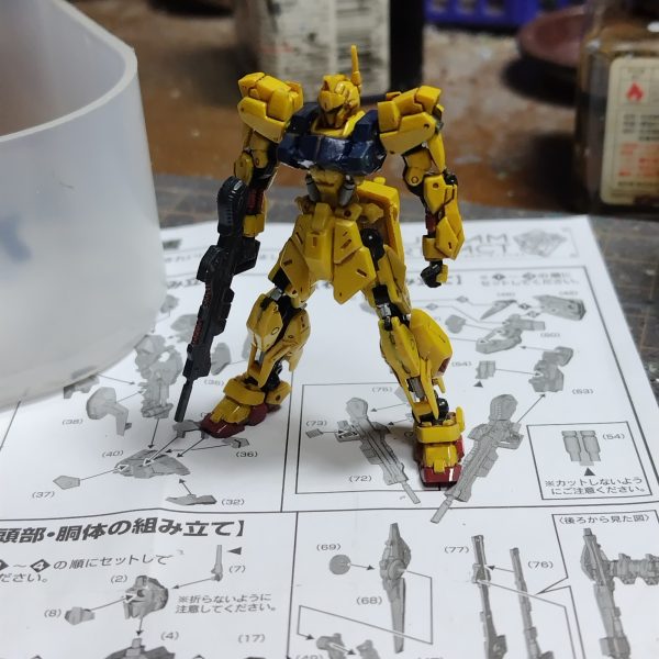とりあえず立たせるために胴と頭を先に。（2枚目）