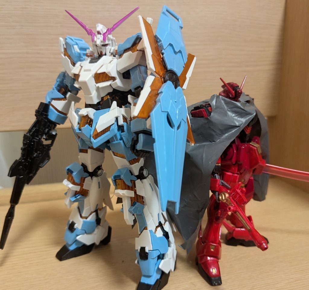 以前作った船長クロスボーンX1と１枚。やっぱぺこらユニコーン作ったなら、一緒に撮るのは彼女の機体でしょう！！お互い背中を預けられる２人の関係って感じ。&nbsp;ぺこマリてぇてぇ