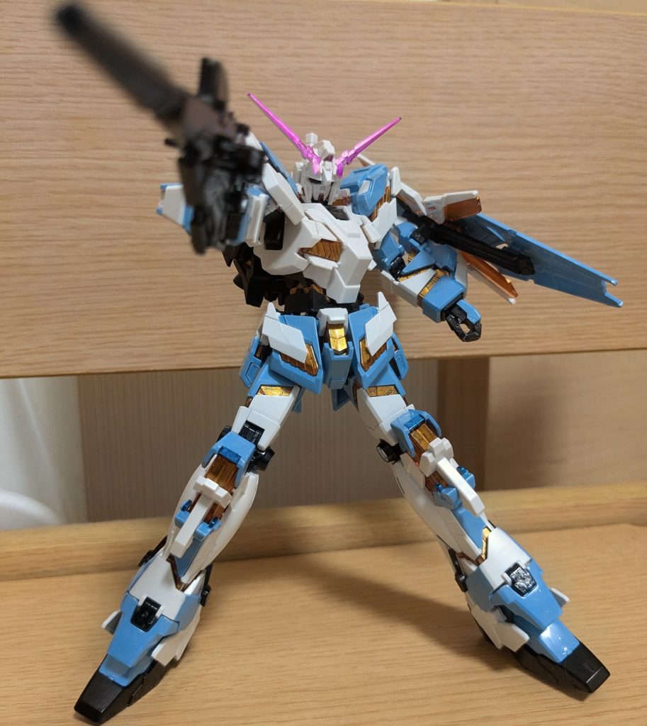 ブンドドで１枚。ビームマグナムを構えて。ちゃんとぺこーらの色になっていて可愛いカッコいい感じが素敵です！