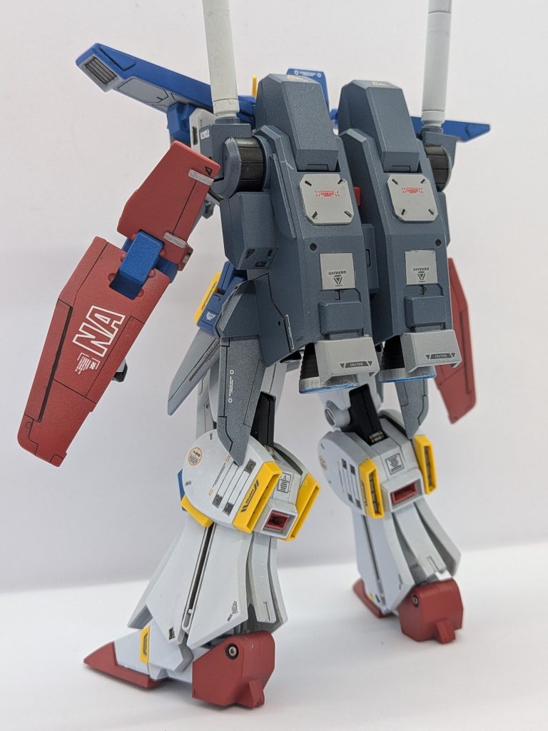 バックパックはプラ版等で情報量を増やしています。