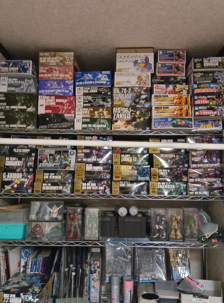 作品名：<p>この棚に収まらないプラモデルは買わない、増やさないがマイルールです 個人的にプラモデルは作ってナンボって思ってて作らない積み（罪）プラはメーカー側の儲けに貢献しただけな気がするのです なので、こんだけあればもう死ぬまで買 [&hellip;]</p>
