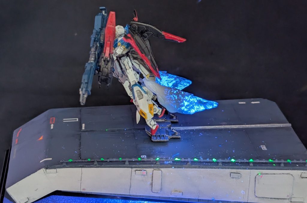 UVライトで光ます。噴射はおゆまるくんでねりねり作りました。