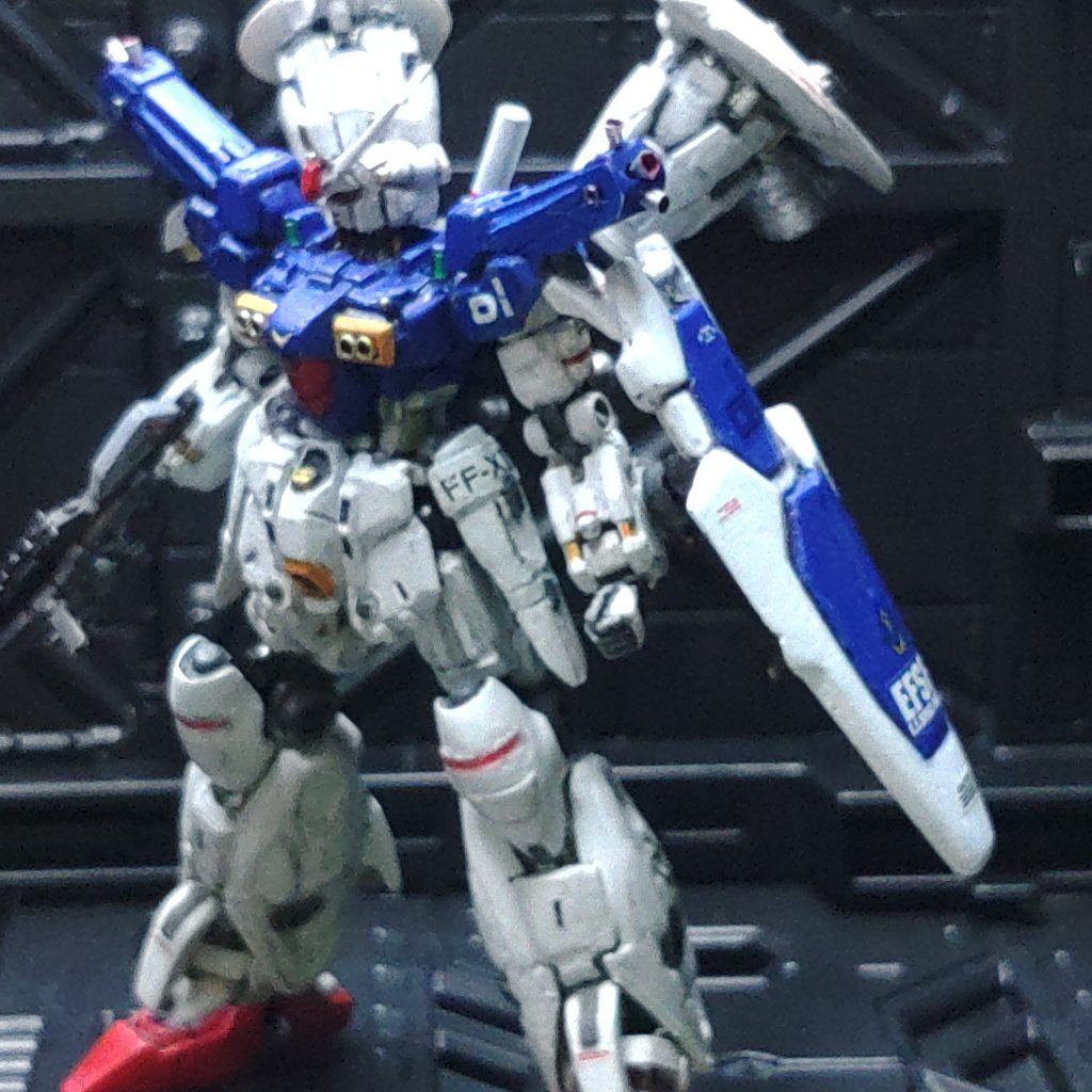 シールドはネオジム使用で､脱着可。膝アーマーはスクラッチです。なかなか大きさが合わず、3回作り直しました。😭