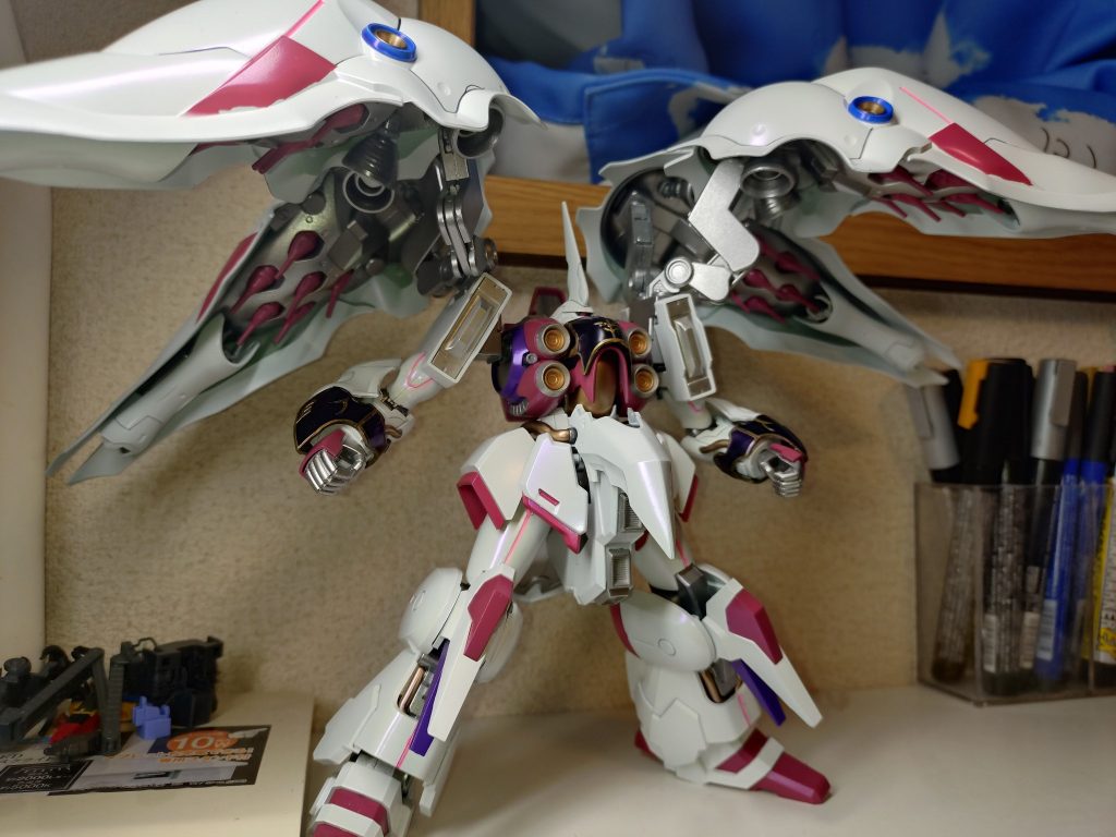 これを作ろうとした同時期に、知人がキュベレイを作製したのを見て「プル繋がりでキュベレイカラーも良いかな？」と、ガンスタ内の作例も参考にしました。