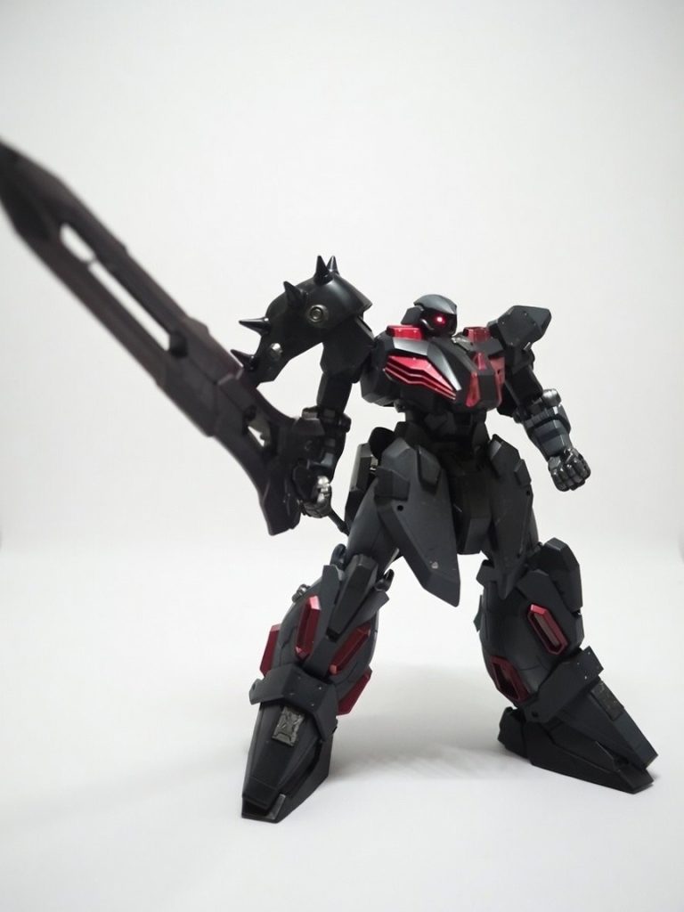 近接兵装C型のメイン武器ロードアストレイの特大剣です。コレを持たせたいと思ったところから改造メッサー作るキッカケとなりました。こちらはまだ色々思案中でデカールもまだ貼ってないときですね😅装備は塗装も完了しているので、後日近接特化仕様を更新します。