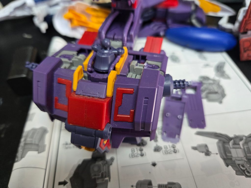 まず、胴体にフライトユニットを付ける事を考えついたので工作しました！