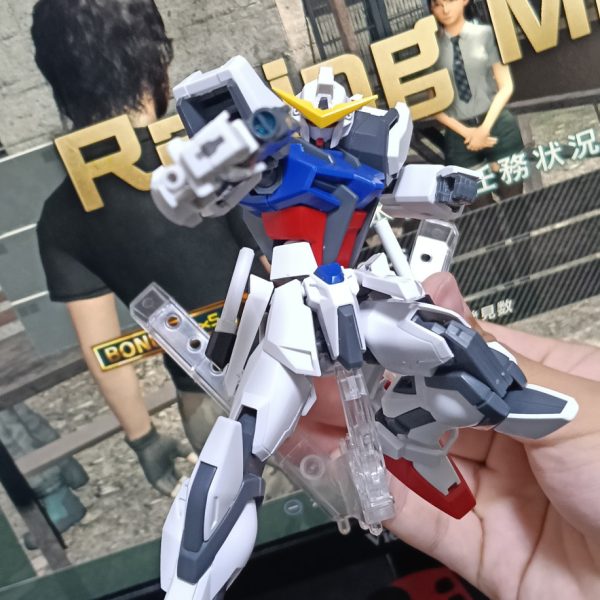 ストライクのマスクをヤスリで削ってへの字スリットのモールドを無くしてみました、あとは顎周りを少し切り落としてマスク自体の小型化も写真の5枚目はヘルメットの頬当ての下側を削ってみたやつですね（4枚目）