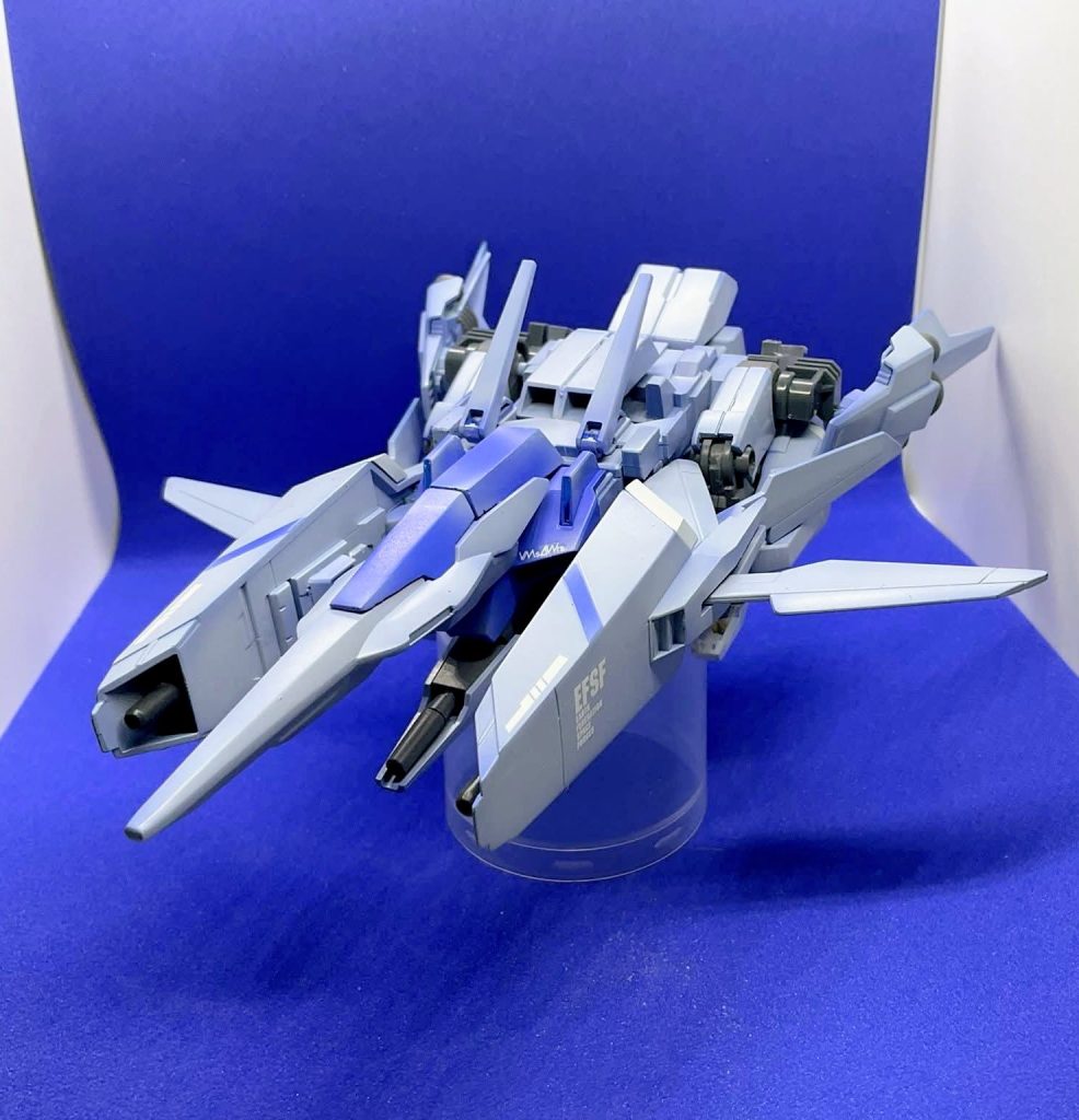 戦闘機形態。かなり強引な変形ですが、差し替え変形の利点を活かしました😅