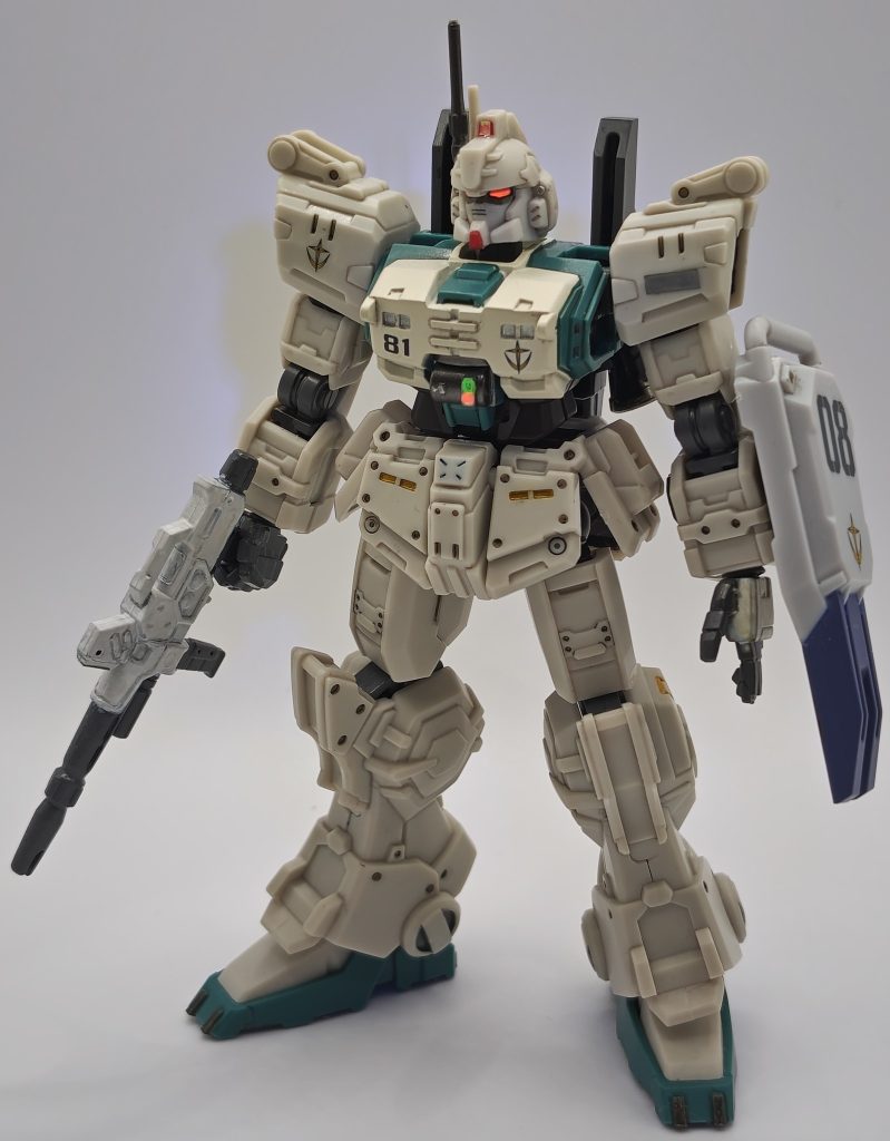 組み立て後に見える範囲のフレームを水性ホビーカラーで塗装しました。メラミンスポンジで光沢を抑え、色が足りない部分などを水性アクリルマーカー等で部分塗装しました。スミ入れはコピックライナーです。デカールを少々貼っています。