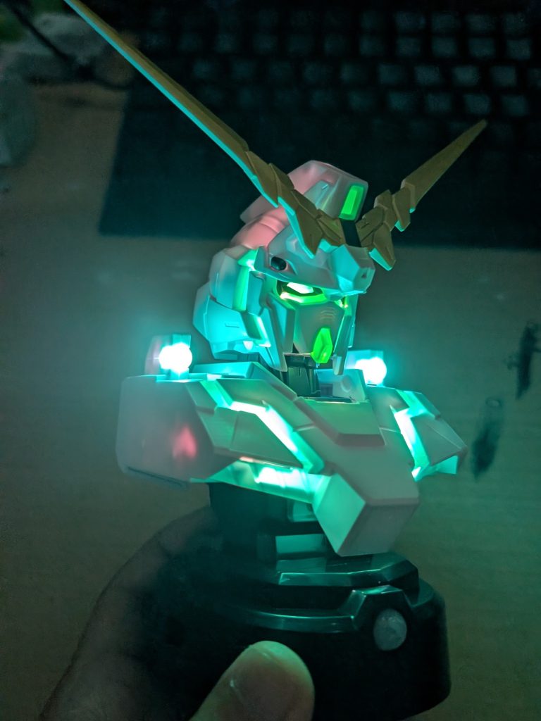 作品名：ユニコーンガンダムの胸像センサーライト<p>胸像センサーライト-ユニコーンガンダム(デストロイモード 最終決戦仕様)- 昨日GIGOのクレーンゲームで取ってきたもの。 めっちゃ綺麗に光る!!! センサーライトだから動きを感知して光るんだけど、10秒後に消えちゃうの [&hellip;]</p>
