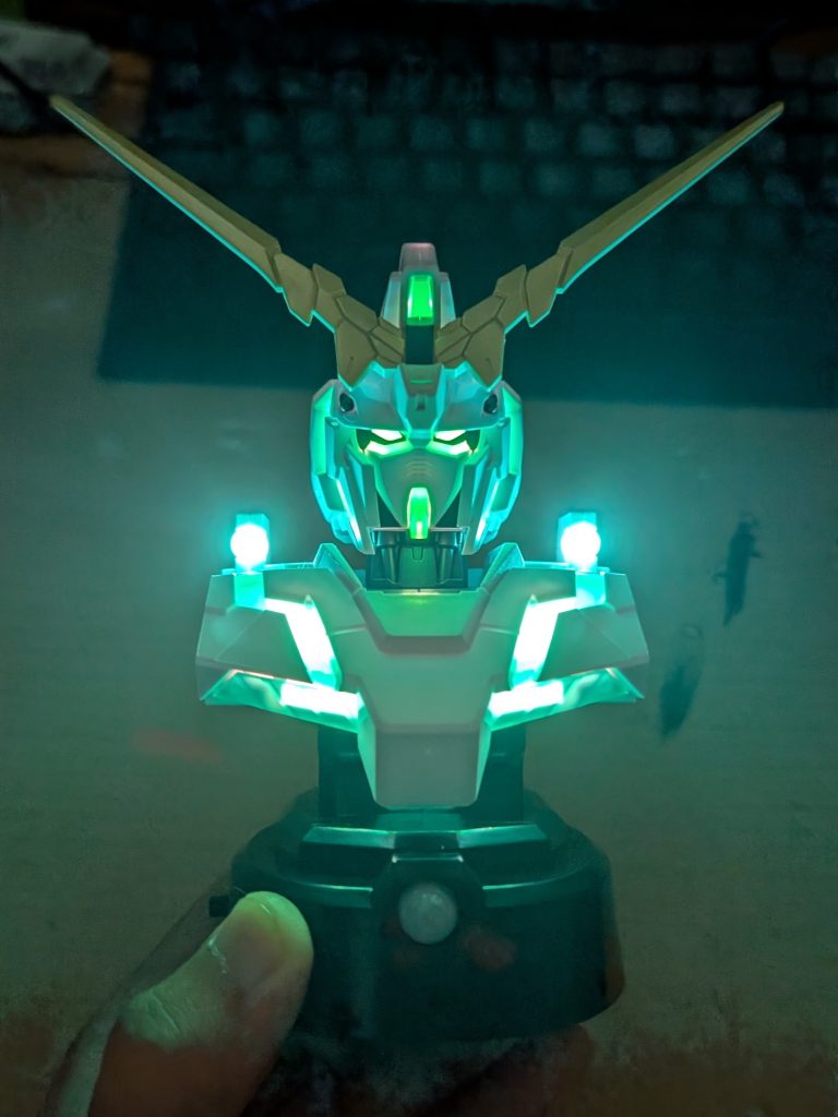 ユニコーンガンダムの胸像センサーライト（5枚目）