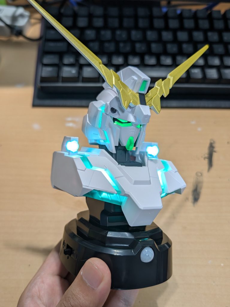 ユニコーンガンダムの胸像センサーライト（4枚目）