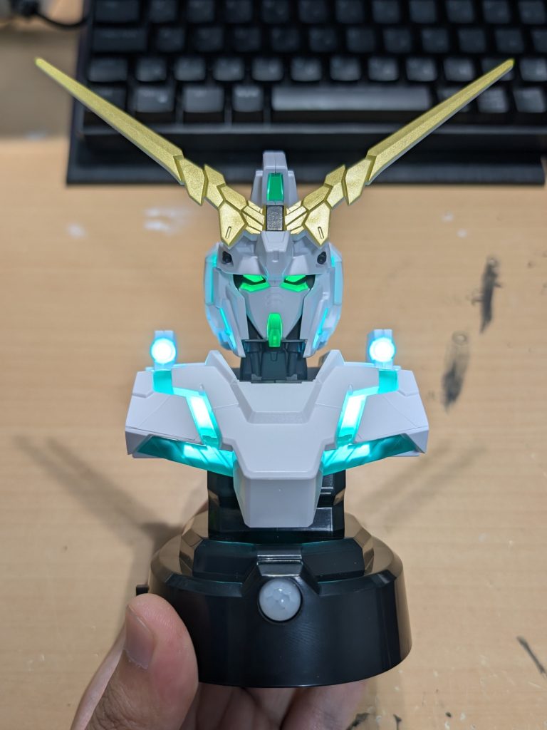 ユニコーンガンダムの胸像センサーライト（3枚目）