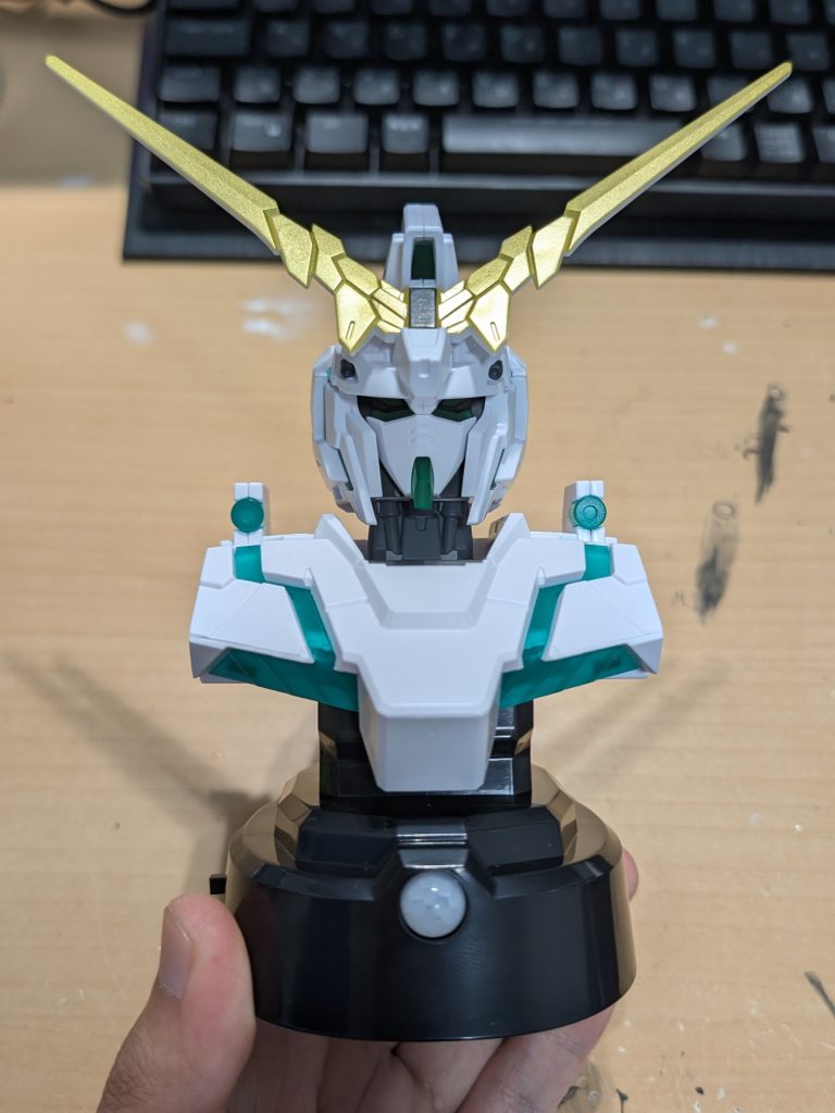 ユニコーンガンダムの胸像センサーライト（2枚目）