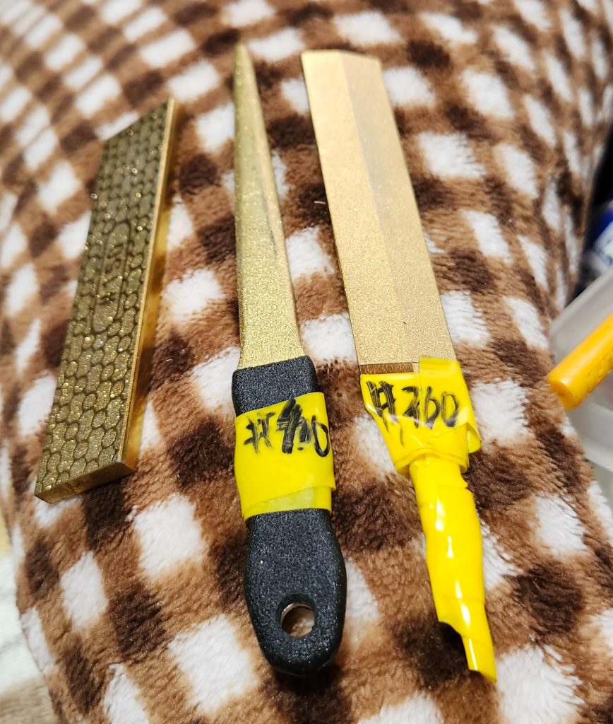 作品名：研磨<p>ニッパーの切れ味がイカれるのを危惧して 番手毎に研磨用のダイヤモンドヤスリ ゴールドを購入したが少々鈍ってた切れ味が良くなった</p>
