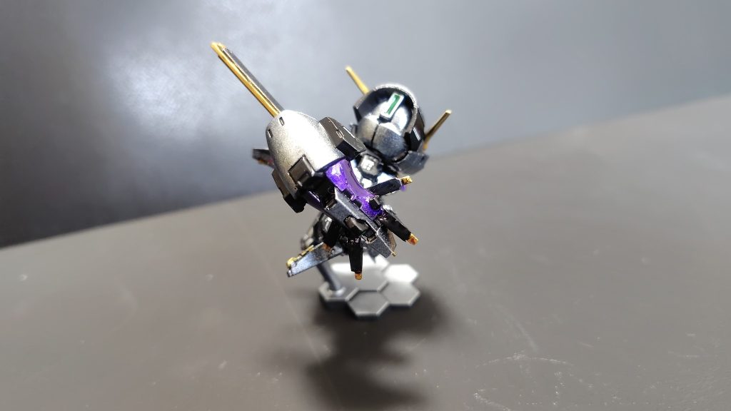自分的にはアレンジカラーの組み合わせも好きです(gundam-kao6)ただこの機体のシルエットにはオリジナルのホワイトがやっぱりよく合う。よく考えられてるなぁ。