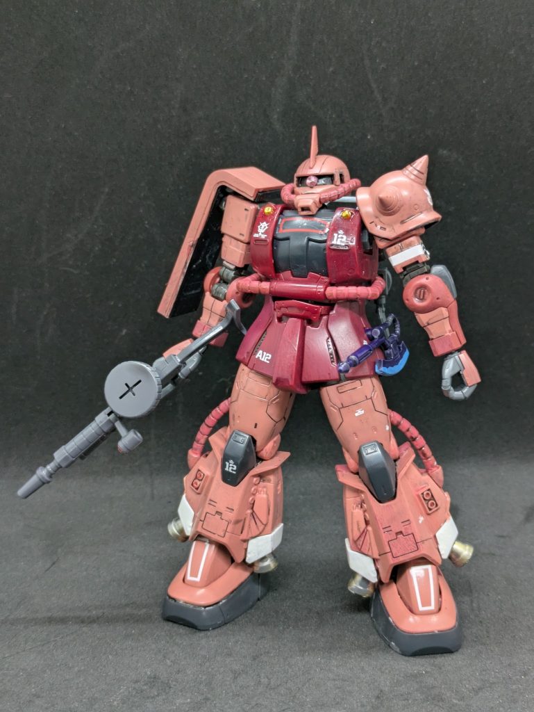 MSV（オリジンだからMSD？）の中でも異質のMS。何せあのシャア専用ザクの06R版です。普通に考えたらメチャメチャかっこいい機体なんです。プレバンでも瞬殺されましたし（運よく二次受付時に購入）、ただでさえカッコいい06Rのシャア専用機なんだから、カッコ良さ保証済なんですが・・・。どうもシャア専用06Rっていうのがピンとこないんですよね・・・