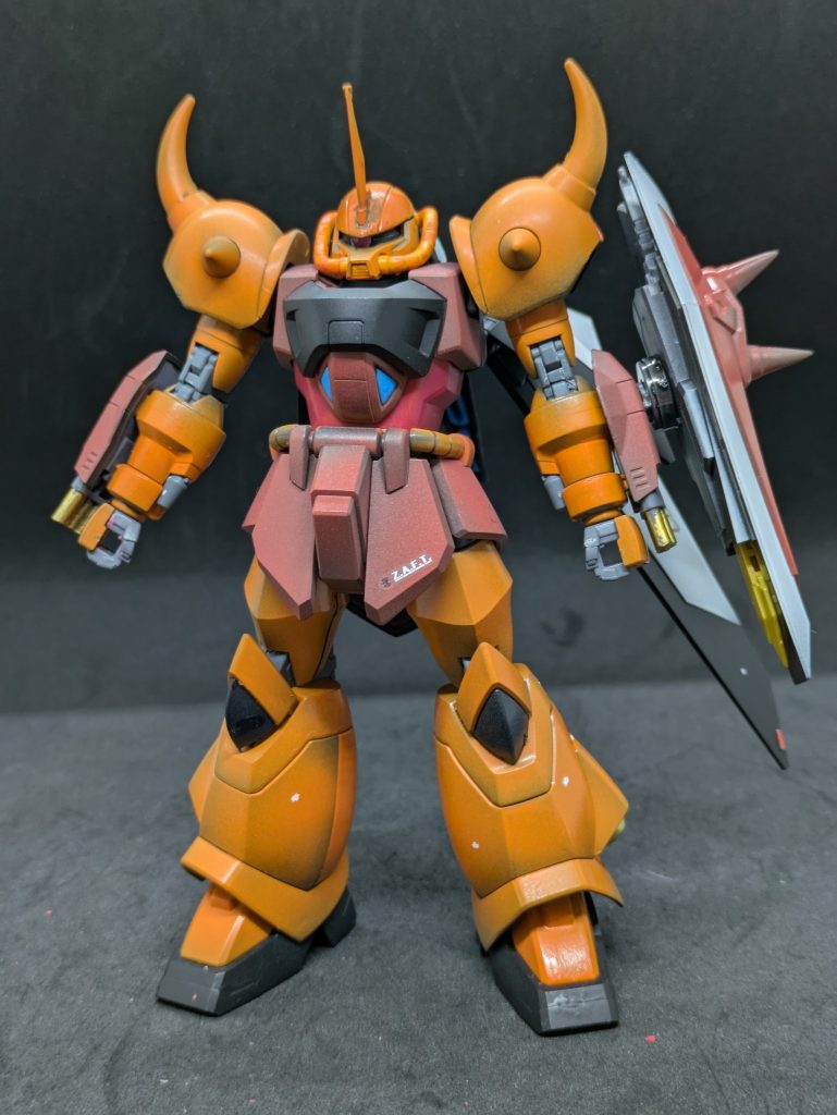 実は初めてGUNSTA様でのSEED系のMSの公開となります。まぁ、素組みですが…。パイロットはハイネ・ヴェステンフルス。ザフトエリートの赤服の中でも特に優秀と認められたフェイスに任命されている。まぁ、SEEDの主題歌を歌うTMレボリューションの西川さんですねwいわゆるゲストキャラです。当時ライブ全国ツアー等の兼ね合いで早々に退場したのかな？と勝手に思っています。昔の芸名？灰猫（Heine）→ドイツ語でWestten（西）＋Fluss（川）でヴェステンフルスがハイネの名前の由来です。豆知識ですw