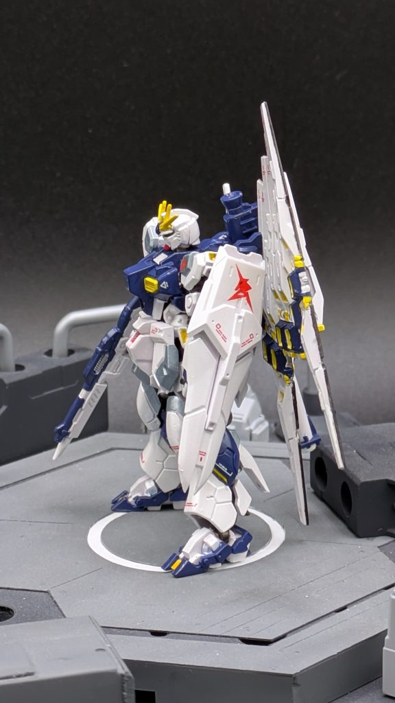 ガンダムアーティファクト νガンダム–3枚目/制作者：エイチワイ