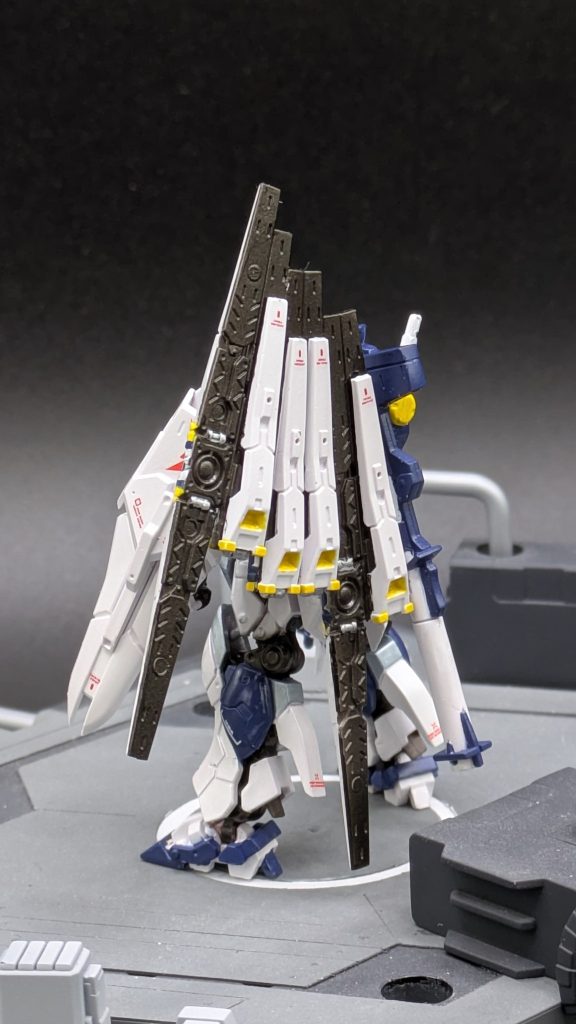 ガンダムアーティファクト νガンダム–4枚目/制作者：エイチワイ