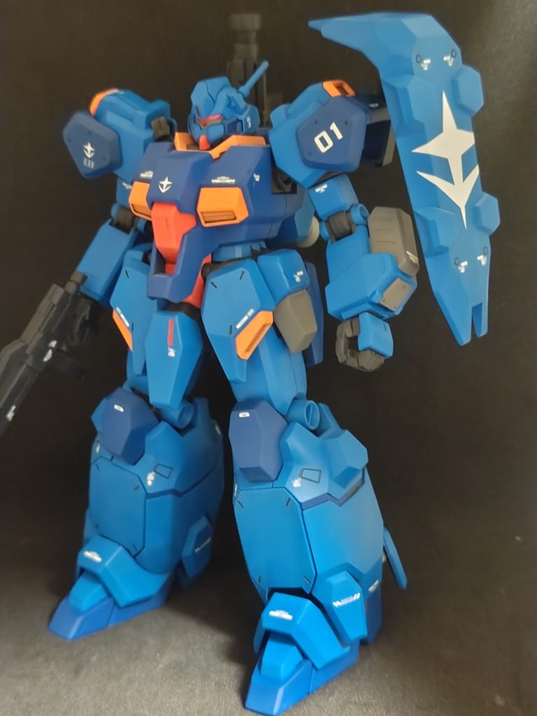 全体的にヒケが凄かったのでヤスリがけとシールドのアームの肉抜き埋めだけしました。
