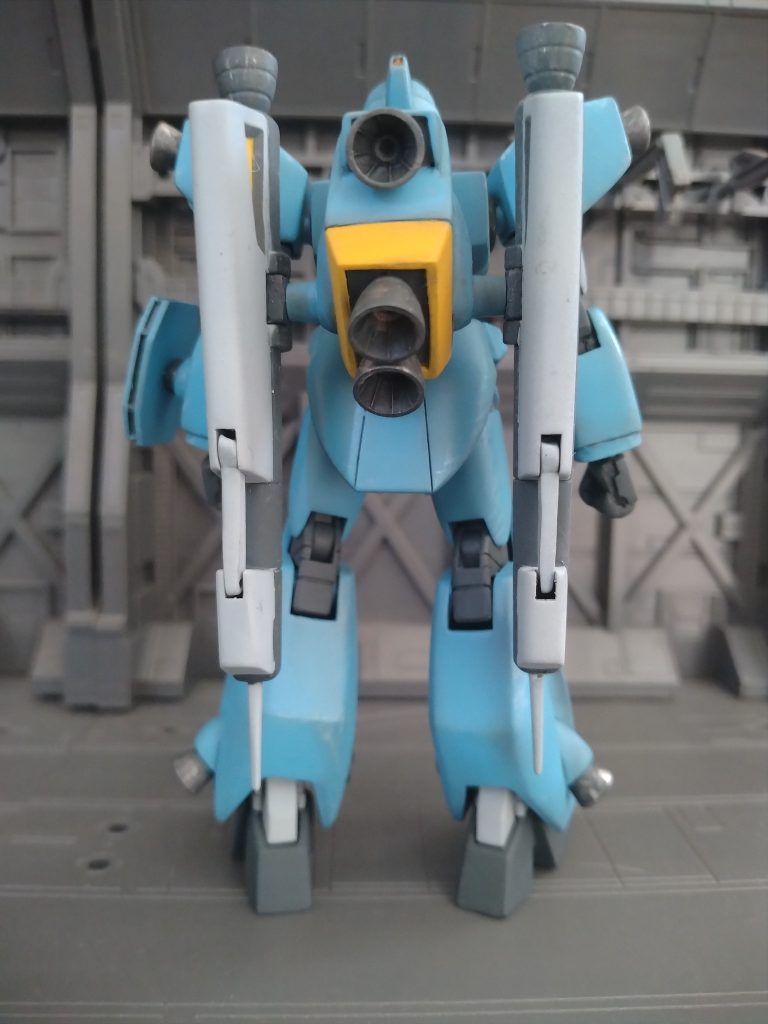 背部です。手首はBクラブの1／144のF91のガレージキットのパーツを複製してます。ランドセルのバーニアノズルは基盤をくり抜き１段落としてます。
