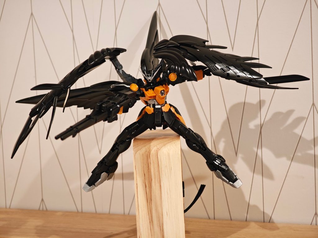 今回のカラーも黒ベースにオレンジの挿し色がシンプルながらも中々かっこいいとは思います。